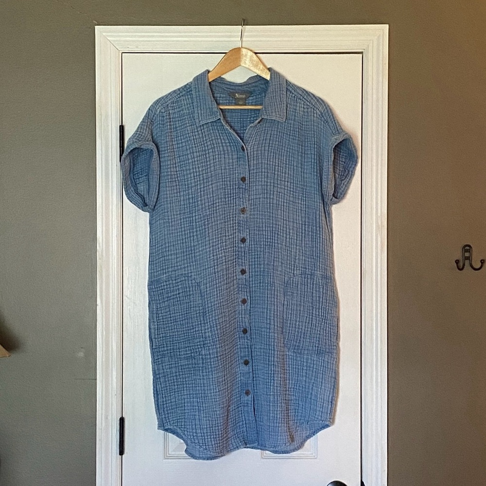 100% COTTON - Casual blue button-up dress with cap style sleeves and pockets.